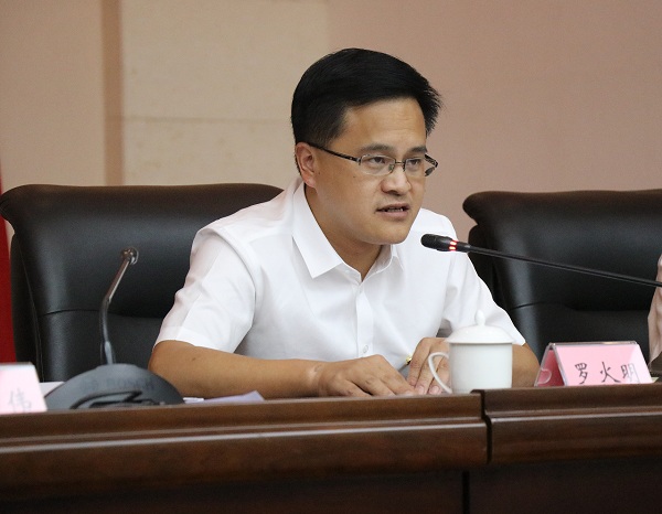 泸州高投集团召开半年工作会